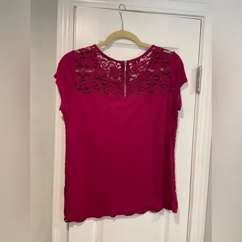 New York & Co Size M Magenta Lace Short Sleeve Stretch Zip Back Top Pink Size M