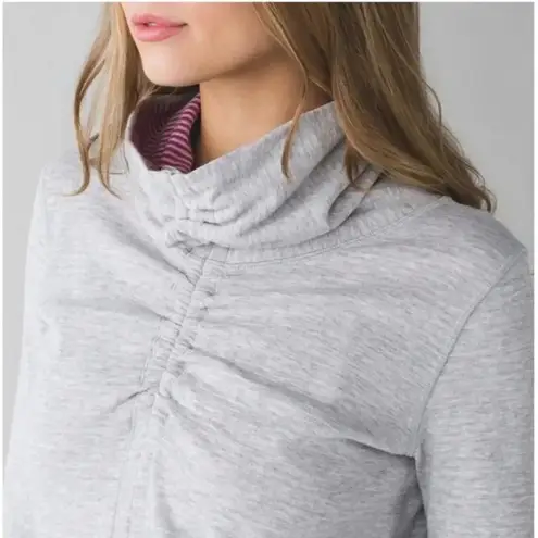 Lululemon  In A Cinch Long Sleeve Tee Size 4 - Image 9