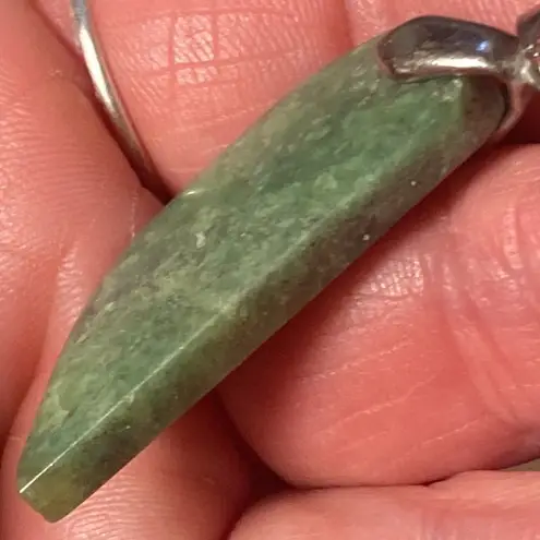 Vintage Pea Pod (looking) Sterling Silver Jade Pendent Green