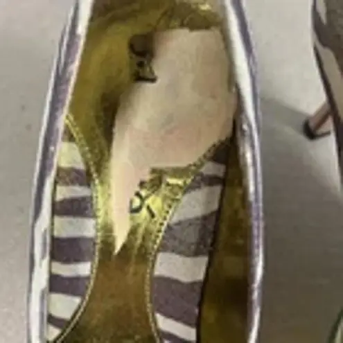 J RENEE' Leather Tiger Stripe Copper Shine Stiletto Size 6.5 Gold