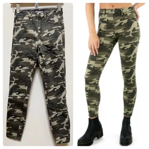 Tractr Blu Julia High Rise Green Camo Skinny Jean  Size 25