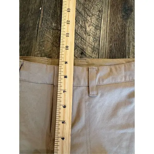 Patagonia  women’s outdoor shorts size 6 tan lightweight chino