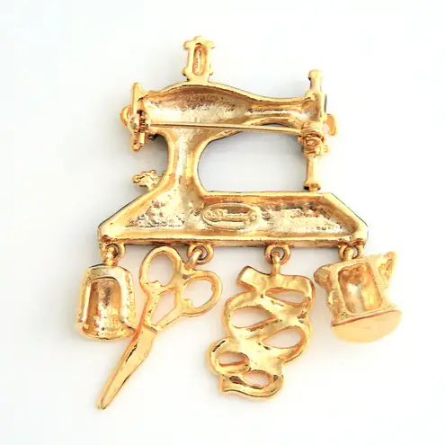 Danecraft Sewing Machine Brooch Pin Scissors Tape Measure Thread Needle Thimble Black