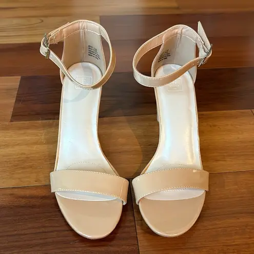 David's Bridal NWOT nude sandals