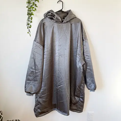 Kitsch Glazey Gray Satin Hoodie Robe Unisex OS Silver Size undefined
