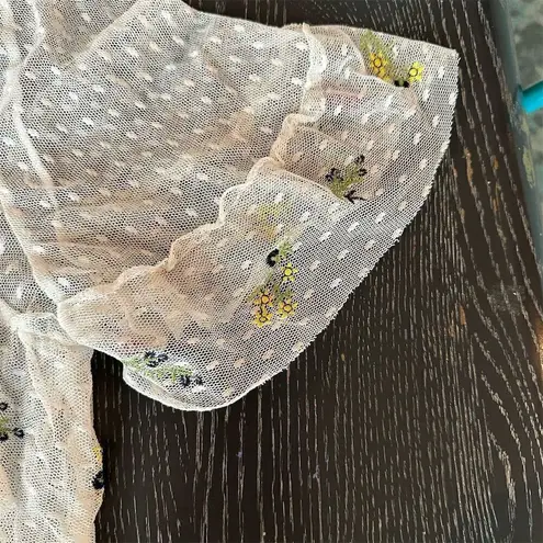 Grand & Greene Women's XL White Floral Embroidered Ruffle Blouse Short Sleeve