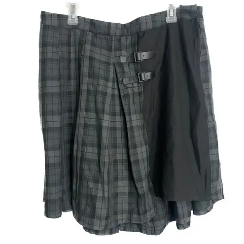 Hot Topic  Women's Black & Grey Plaid Buckle Asymmetrical Pleated Skirt Plus 1