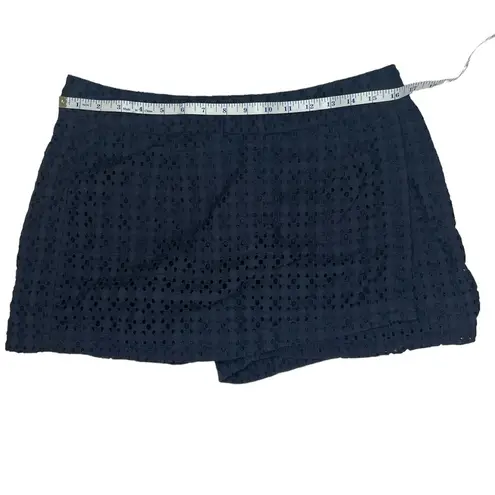 CAbi  100% cotton navy eyelet skort with side zip closure; style# 5111; size 6