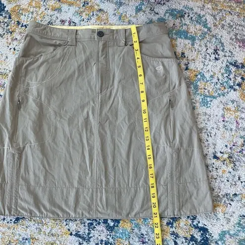 Mountain Hardwear  La Strada Skirt Tan khaki Women’s Size 8 Hiking Outdoors