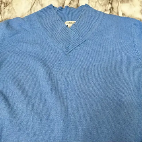 Investments V-Neck Cashmere Sweater Sky Blue Fall Winter Cozy Soft Great Layers
