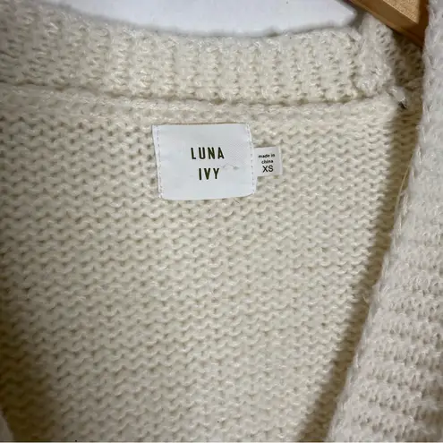 Luna Ivy Cream Knit Cardigan XS – 3D Pink Floral Appliqué Sweater