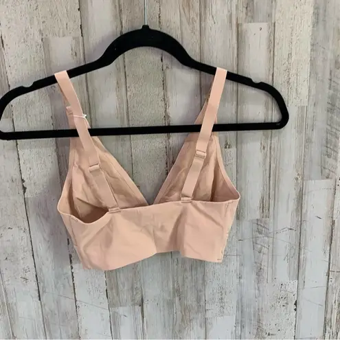 Everlane  ReNew The Invisible Bra Light Tan NWT Seamless Tagless Hook Back