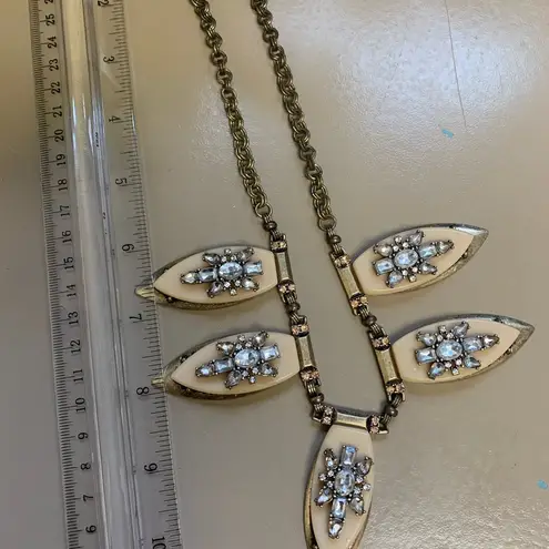 Edge Vintage   Stone Statement Necklace Rhinestones Beige Leaf