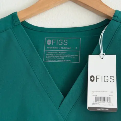 FIGS  Women's Catarina One Pocket Scrub Top in Hunter Green, Size Small