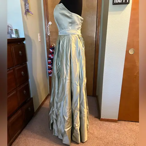 NWOT light green satin strapless pleated formal dress size S prom bridesmaid