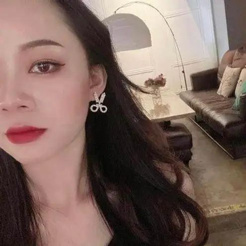 Women’s Gold Scissors Stud Earrings