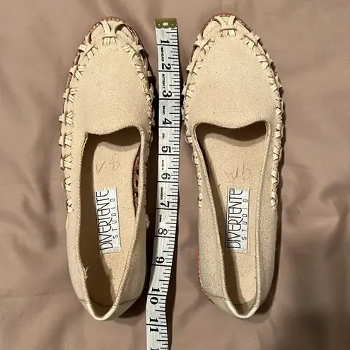 Divertente studio sz9 cream color cloth upper leather sole flats loafers EUC Size 9