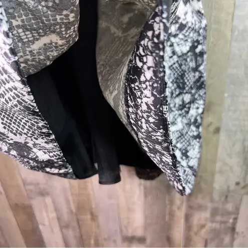 XScape Size 6 Black A-Line V-Neck Reptile Print Bodice Pleated Lined Tulle Dress