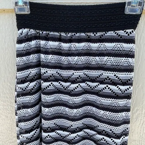 Joe B by enbasset | Eyelet Side Slit Maxi Skirt