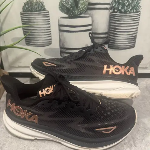 Hoka Clifton Size 8 Black/Gold, Womens Running Shoes