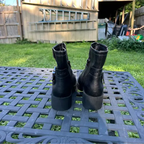 Zodiac Womens Miller Black Leather Lug Sole Ankle Booties Shoes size 9