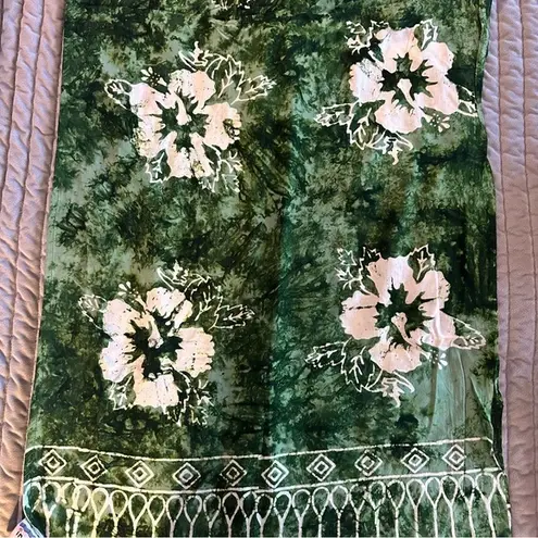 Indigo Blue NWT beautiful Green Floral Scarf