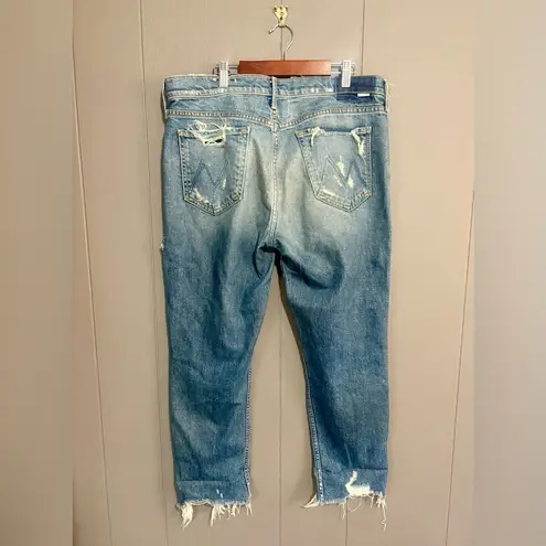 MOTHER The Sinner Distressed Ankle Jeans in Colour Ice Cream, You Scream Blue Size 31