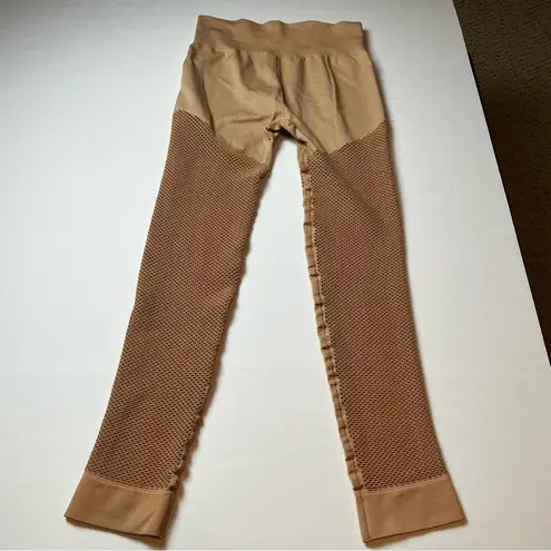 Carbon 38 Womens SZ Medium / Large Light Peach Tan Athletic Leggings Angular Mesh