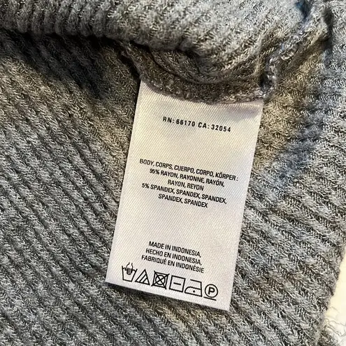 Anthropologie Saturday Sunday Anthro v neck raw hem thermal waffle knit S pullover grey top