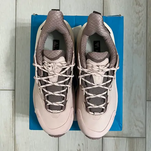 Hoka Kaha 2 Low GTX Women’s Sneakers Size 7