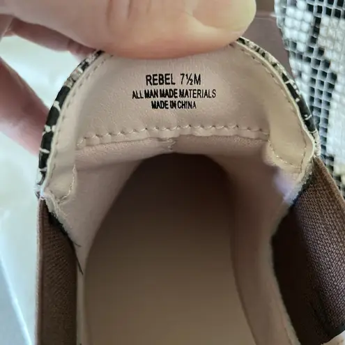 Cushionare CUSHIONAIRE Rebel Chelsea Boots Snake Print Pull On Flat Bootie Size 7.5