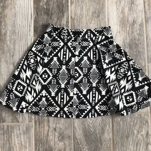 PINK - Victoria's Secret Victoria’s Secret mini skirt Black & White geometric print Size XS