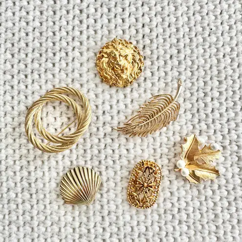 Vintage Lot Bundle of 6 Gold Tone Brooches Pins Unmarked Talbots Shell Leaf Lion Brown
