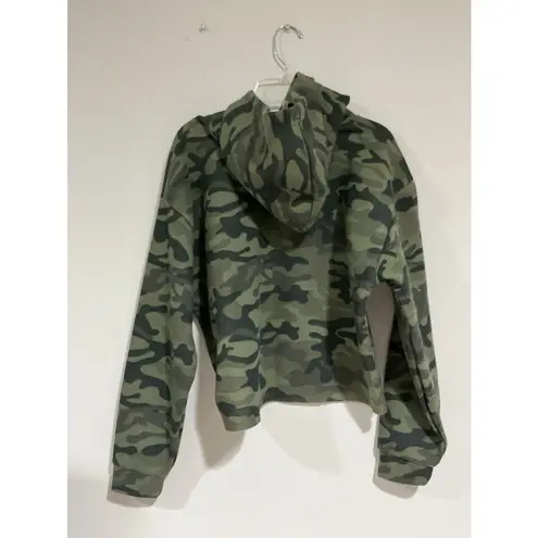 Woman’s Jolie + Joe Medium Pullover Short Green Camo Sweatshirt With Hood Nwt