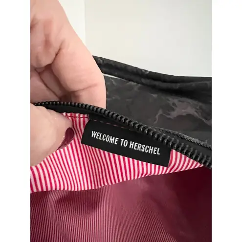 Krass&co NWT Herschel Supply . Brand Strand Sprout Diaper / Gym Bag Black Marble Womens