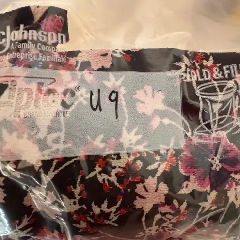 Floral woman’s Dress in‎ Black and Pink Size 14