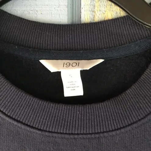 1901 Navy Blue Pullover Sweatshirt Graphic Lip NYE