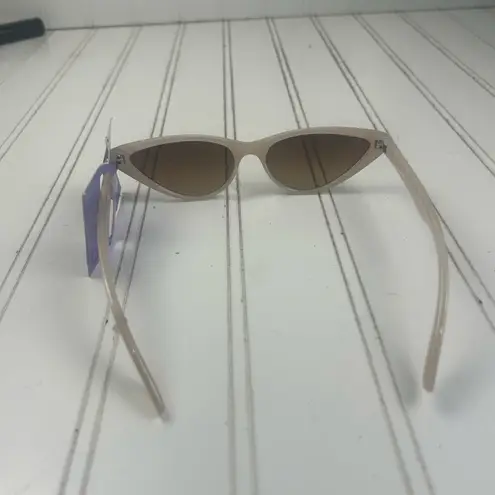 Claireโs Nude Cat Eye Sunglasses Womenโs NWT Brown