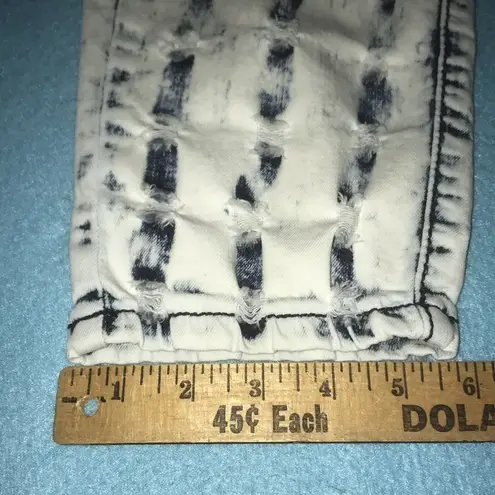 Crave fame by Almost Famous High waisted distress straight leg acid wash size 9