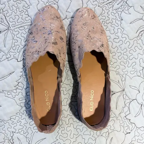KLUB NICO Georgette Made in Spain Scalloped Flat ~Pewter Floral Sz EU 36 US 6 Tan
