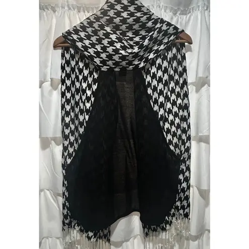 Houndstooth Scarf Vest Wrap Shawl Fringed Acrylic Black White Fashion Top Blouse