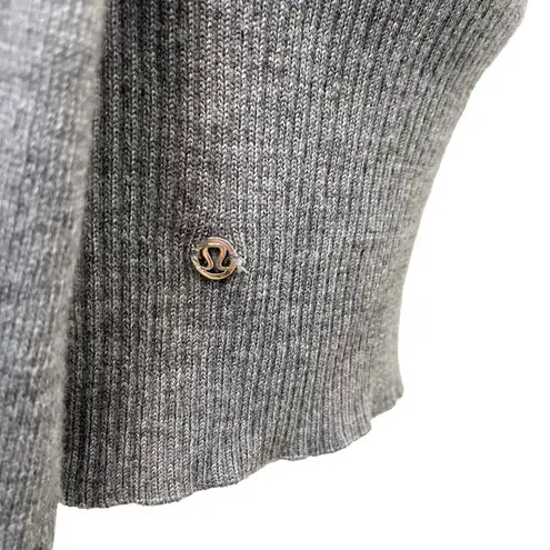 Lululemon  100% Merino Wool Turtleneck Kangaroo Pocket Thumbholes Gray size 6