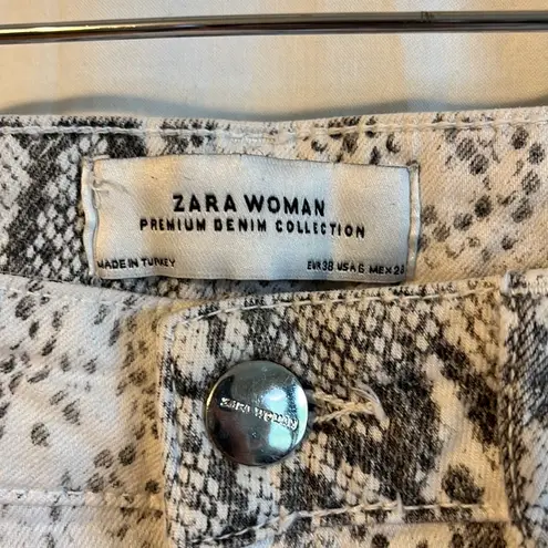 ZARA  High Rise Skinny White and Grey Snakeskin Printed Jeans