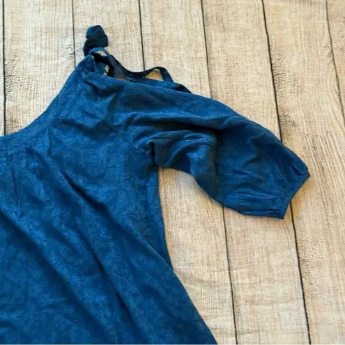 Holding Horses Elegant Blue Women's Top