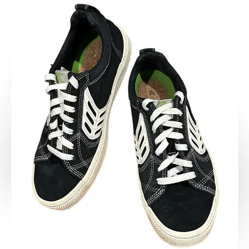 Cariuma Catiba Pro Low Black with White Contrast Skateboarding Sneaker W 9.5