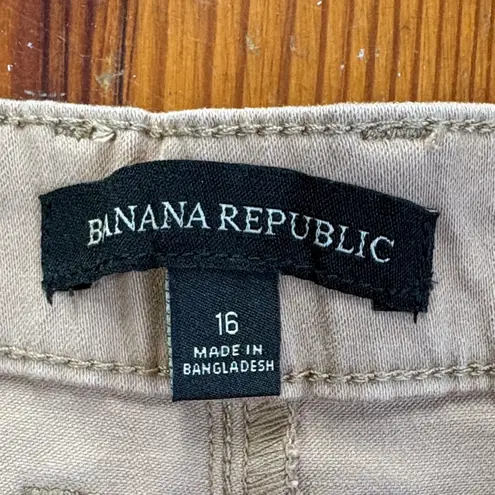 Banana Republic  Tan Flat Front Women's Chino Shorts Size 16