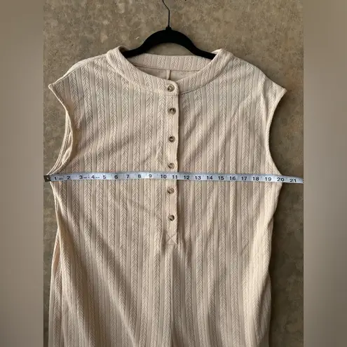 Sleeveless Cream Top Tan Size M