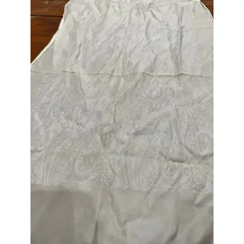 White Vintage Elegant Paisley Detail Textured Satin Hand Rolled Bridal Scarf