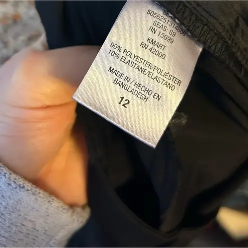 simply styled Nwt Black Pleated Suiting Shorts