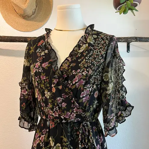 June & Hudson Moody Whimsical Ruffled Floral Printed Short Sleeve Size Small Black
